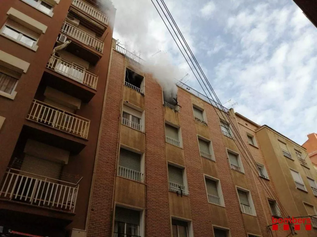Extingit l'incendi en un pis del carrer Tamarit de Llitera de Lleida