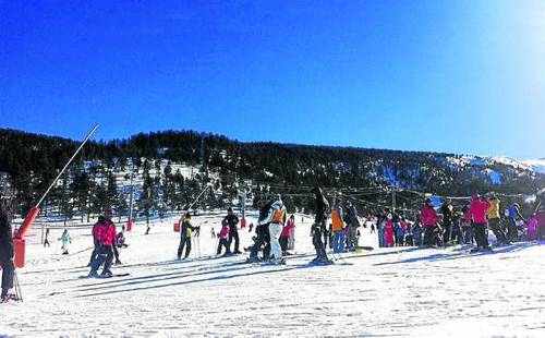 Més de 65.000 esquiadors deixen 11 milions al Pirineu de Lleida, el doble que el 2012