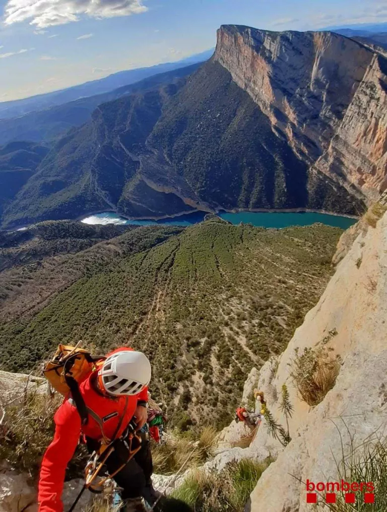 Rescaten un escalador ferit a Mont-rebei