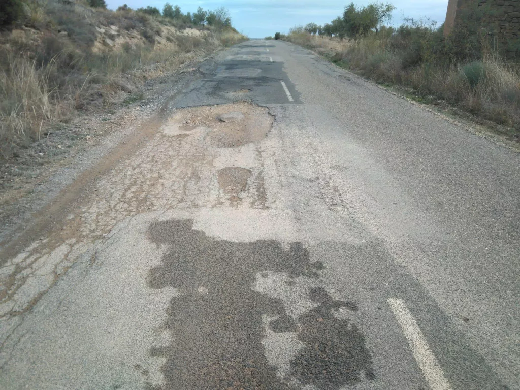 Denuncien el deteriorament d'una carretera entre el Segrià i les Garrigues
