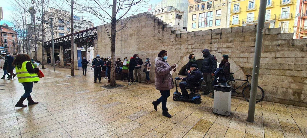 ⏯️ Protesta de membres de la PAH davant de la seu del PP a Lleida