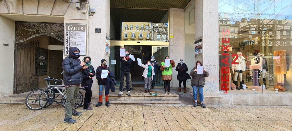 ⏯️ Protesta de membres de la PAH davant de la seu del PP a Lleida