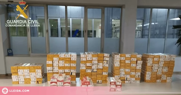 El conductor d'un vehicle amb 2.500 capsetes de tabac fuig de la duana a la Farga de Moles i s'accidenta a Anserall