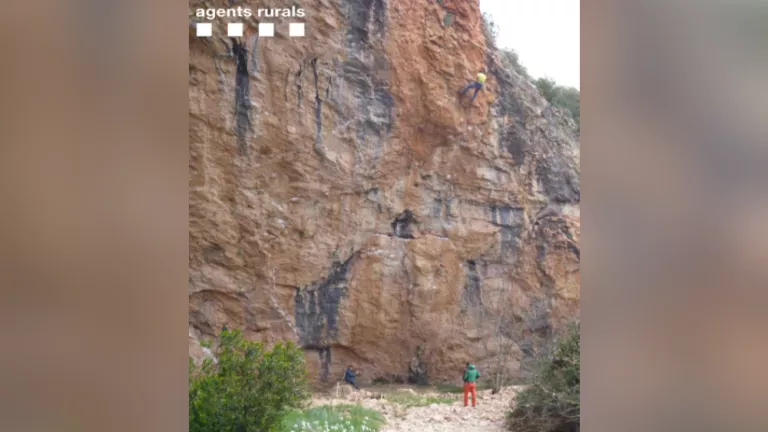 Tres multats per escalar a Santa Linya en ple confinament