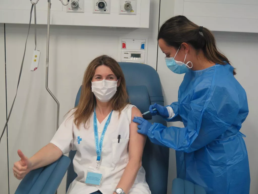 Primeres vacunes de Moderna per a personal sanitari de Lleida