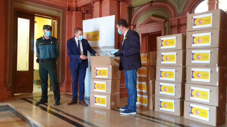Entreguen 65.000 mascaretes als municipis, 20.000 per a Lleida