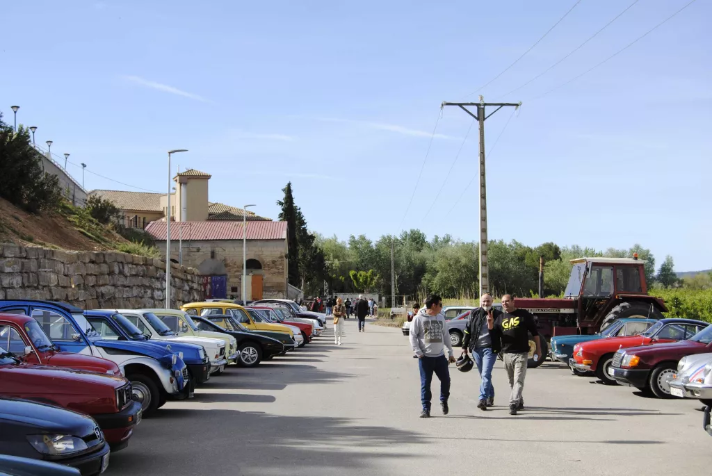 Trobada de colles castelleres universitàries de tot Catalunya a Massalcoreig