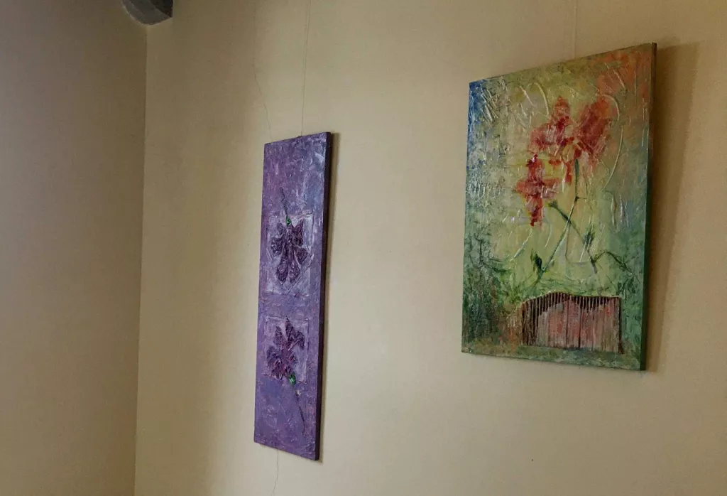 Art abstracte a la Casa Gran del Miracle amb l'exposició d'Isabel Ribalta