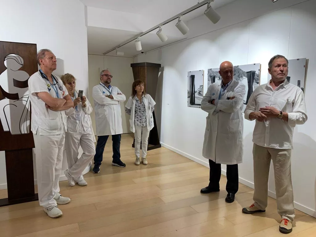 L'Arnau de Vilanova reobre la sala d'exposicions amb les escultures de metall de Manuel de Donato