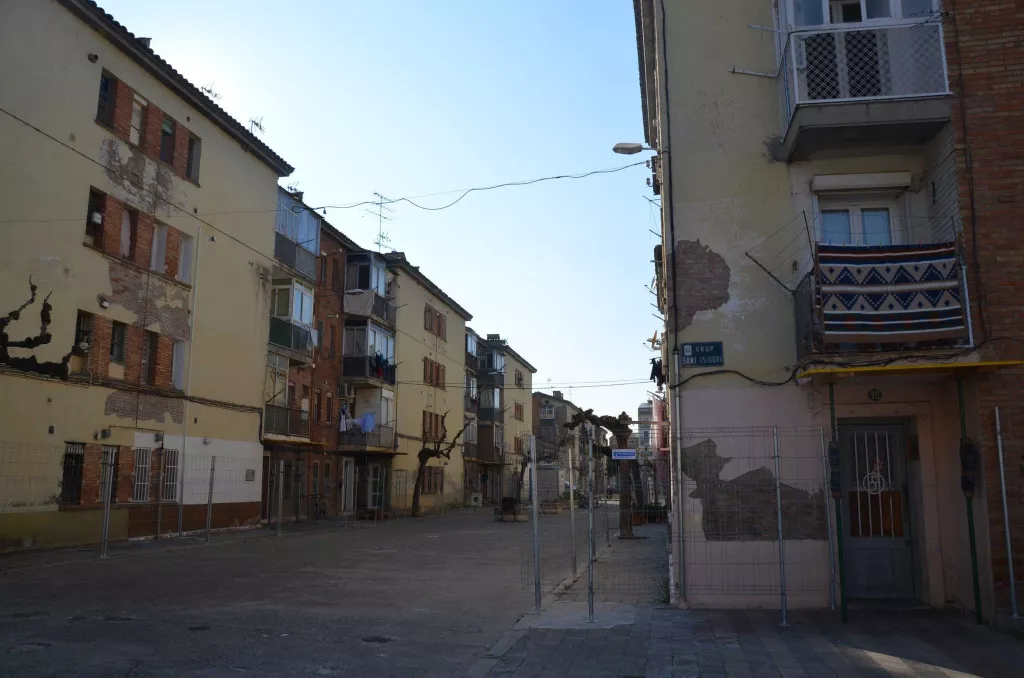 Mollerussa encomanarà l'enderroc del Bloc C del Grup Sant Isidori un cop declarat en ruïna