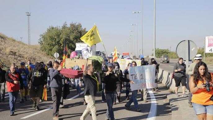 Milers de persones es manifesten a Lleida i reclamen avançar cap a la República