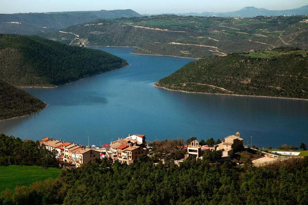 ⏯️ L'entorn del pantà de Rialb, beneficiat pel turisme de proximitat 20 anys després de la seva inauguració