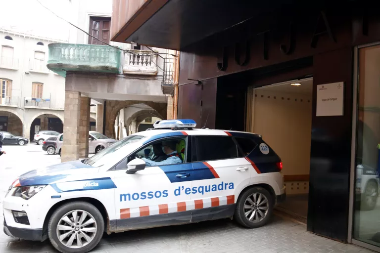 Un home de 26 anys detingut per fer tocaments a dues nenes a les piscines municipals de Balaguer