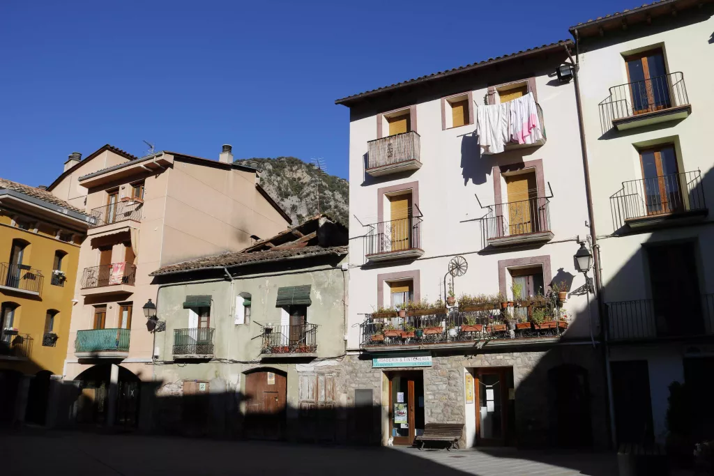⏯️ Els veïns del Pont de Suert impactats per l'operació antiterrorista al casc antic