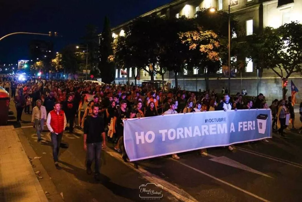 #SentènciaProcés: Unes 8000 persones es manifesten a Lleida sota la pluja contra la sentència del Suprem