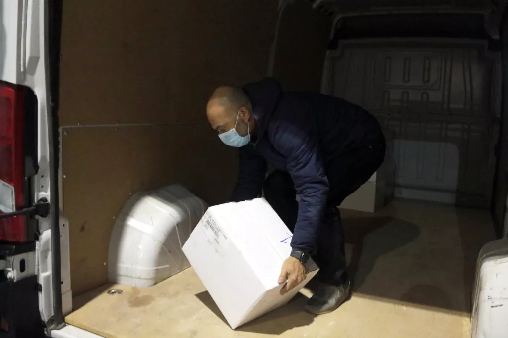 Surten els primers enviaments dels EPIS importats per Afrucat des de la Xina