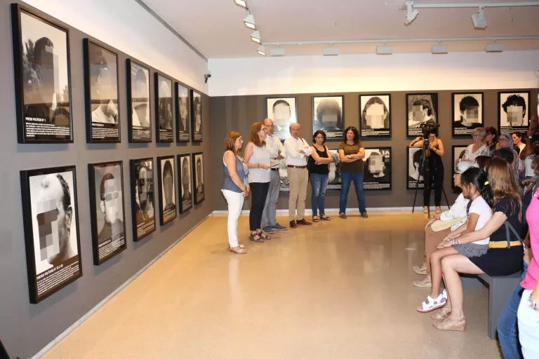 Balaguer inaugura l'exposició sobre els presos polítics