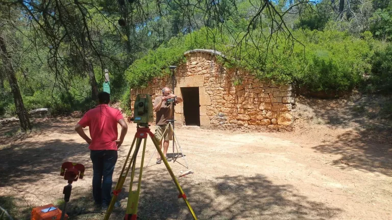 Comencen les obres per convertir una cabana de volta de Tarrés en un allotjament turístic singular