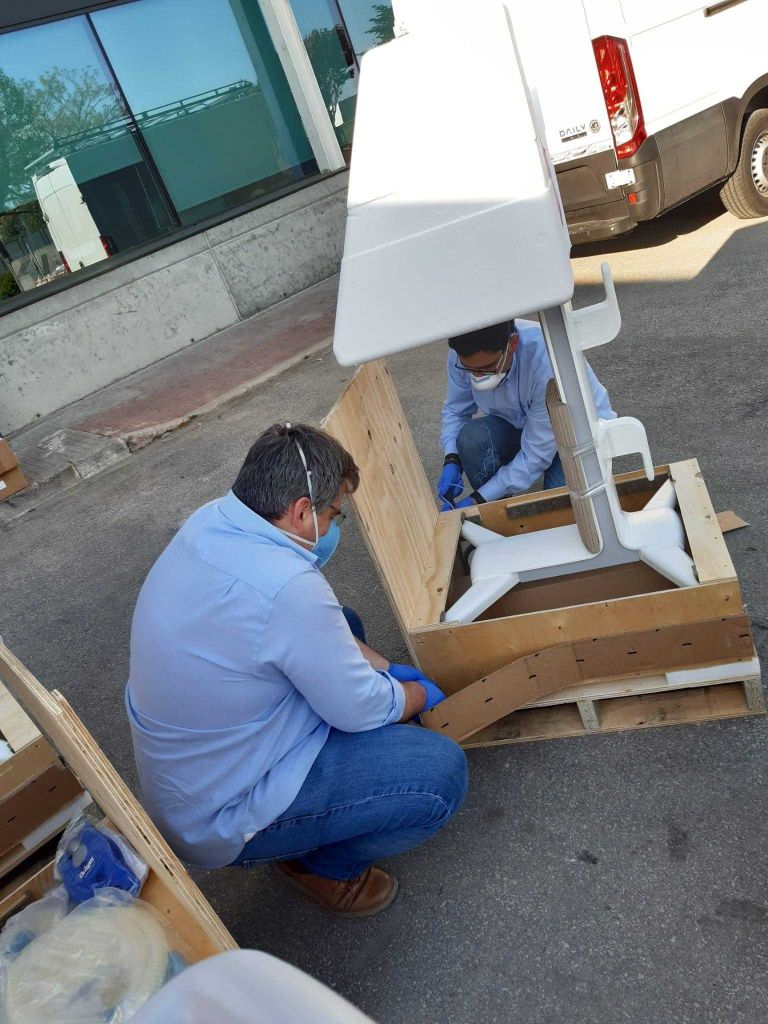 Sanitat reparteix 50 nous respiradors a cinc hospitals catalans