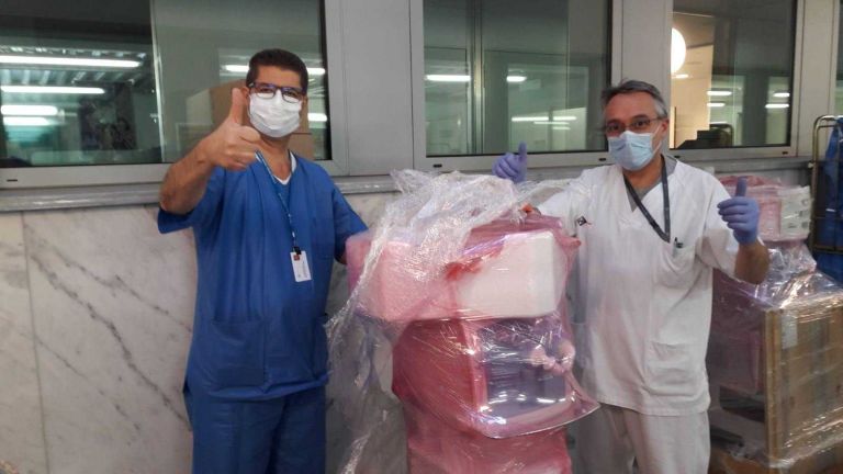 Sanitat reparteix 50 nous respiradors a cinc hospitals catalans