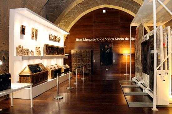 Les monges de Sixena marxen del Monestir per la impossibilitat de dur una "vida amagada"