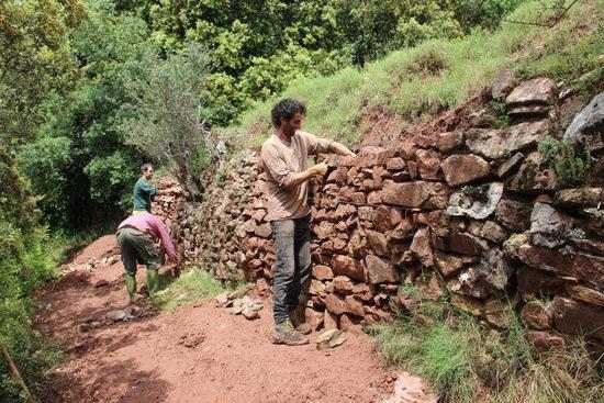 La mostra 'Tota pedra fa paret' reivindica l'arquitectura de pedra seca