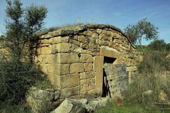 La mostra 'Tota pedra fa paret' reivindica l'arquitectura de pedra seca