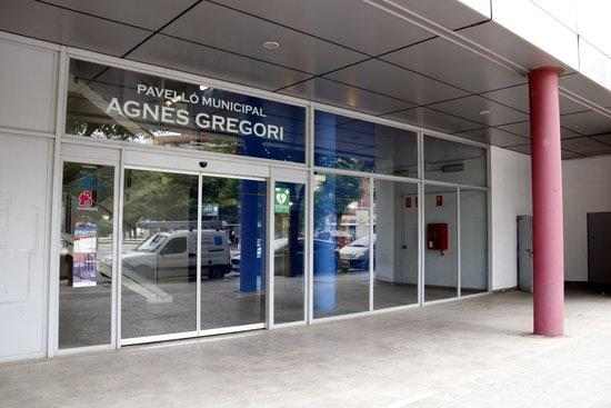 28 persones sense sostre passen la primera nit al pavelló Agnès Gregori de Lleida