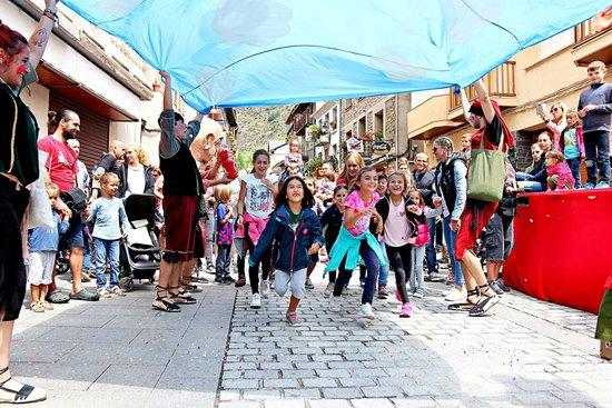 El festival Esbaiola't torna l'import de les entrades al públic confinat del Segrià