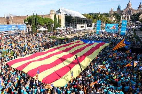 Un 49,35% de catalans rebutja la independència i un 40,3% vol que Catalunya sigui un estat, segons el CEO