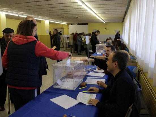 #EleccionsGenerals10N: Normalitat i primeres cues als 317 col·legis electorals de les comarques de Lleida