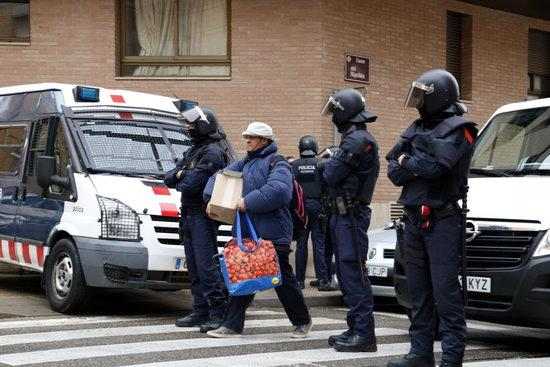 Els Mossos desallotgen dotze famílies que ocupaven un edifici al barri de Balàfia de Lleida des de feia vuit mesos
