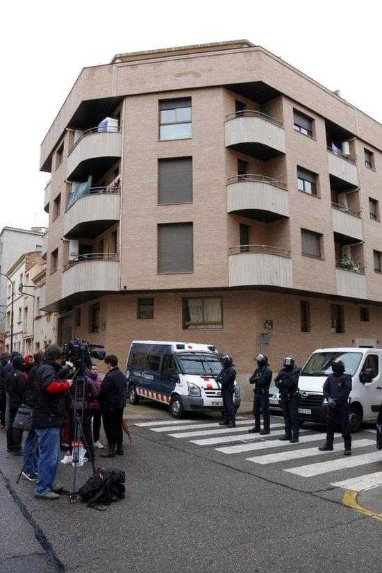 Els Mossos desallotgen dotze famílies que ocupaven un edifici al barri de Balàfia de Lleida des de feia vuit mesos