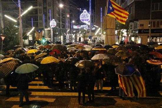 Unes 200 persones es concentren a Lleida en resposta a les sentències a Junqueras i Torra