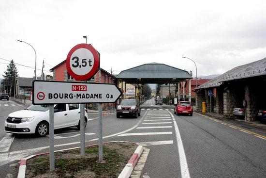 El restabliment dels controls fronterers a Puigcerdà pràcticament no genera alteracions en el trànsit