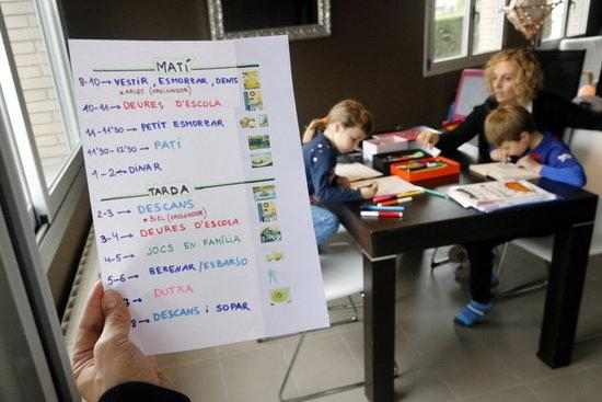 Pandèmia, feina i fills: la manca d'ajuts específics estén la precarietat laboral i familiar