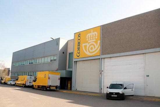 Correus tanca el centre logístic del polígon El Segre de Lleida per un treballador amb símptomes de coronavirus