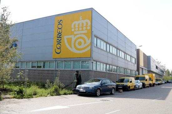 Correus tanca el centre logístic del polígon El Segre de Lleida per un treballador amb símptomes de coronavirus