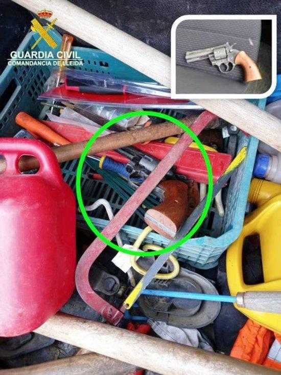Detenen dos homes a Mollerussa que tenien una pistola al maleter del vehicle