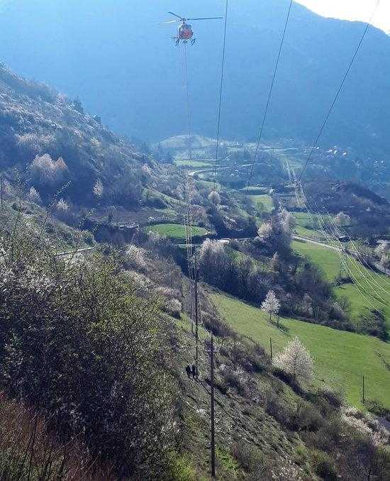 Endesa repara una línia de mitjana tensió de Vielha per a garantir el servei a la Val d'Aran