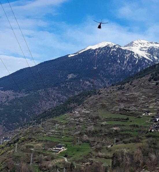 Endesa repara una línia de mitjana tensió de Vielha per a garantir el servei a la Val d'Aran