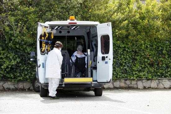 Comencen a traslladar pacients amb coronavirus a l'hotel Nastasi