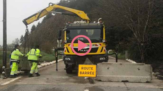 ⏯️ #VÍDEO | Barreres de formigó a la frontera per tancar la carretera entre Llívia i Estavar