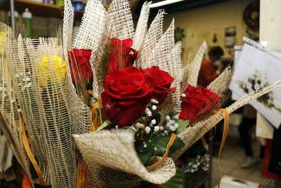 Roses a domicili per no perdre la tradició de Sant Jordi malgrat el coronavirus