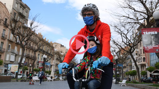 ⏯️ Primer dia amb nens i nenes al carrer: il·lusió, esbarjo i preocupació per l'incompliment de mesures