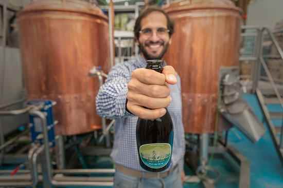 Neix al Pallars Jussà la primera cervesa verda d'oliva del món