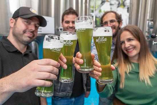 Neix al Pallars Jussà la primera cervesa verda d'oliva del món