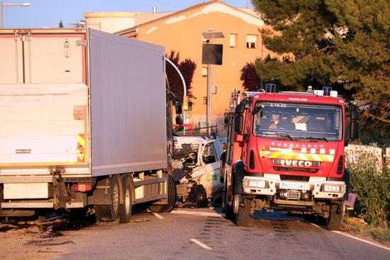 ⏯️ Mor el conductor d'una furgoneta en un xoc frontal contra un camió a Puigverd de Lleida