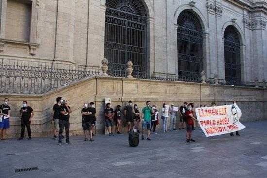 Manifestació contra l'empresonament de Pablo Hasel es converteix en concentració arran del confinament
