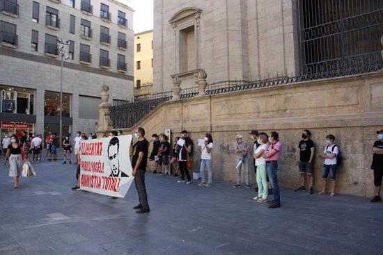 Manifestació contra l'empresonament de Pablo Hasel es converteix en concentració arran del confinament